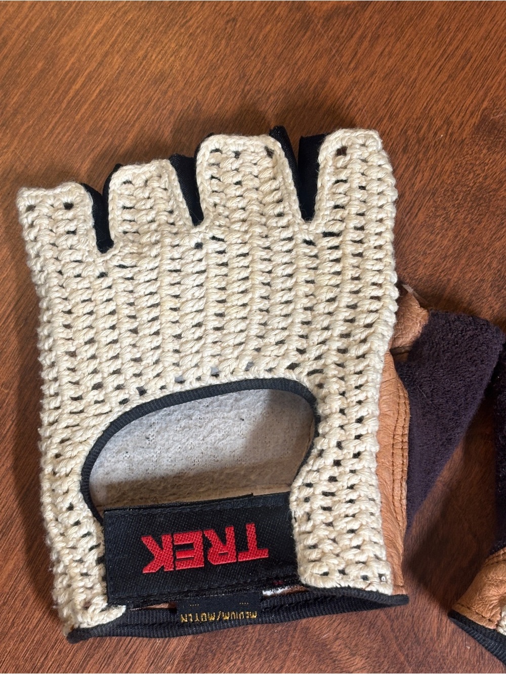 TREK Crochet Fingerless Cycling Gloves in Cream and Brown - Picture 3 of 9